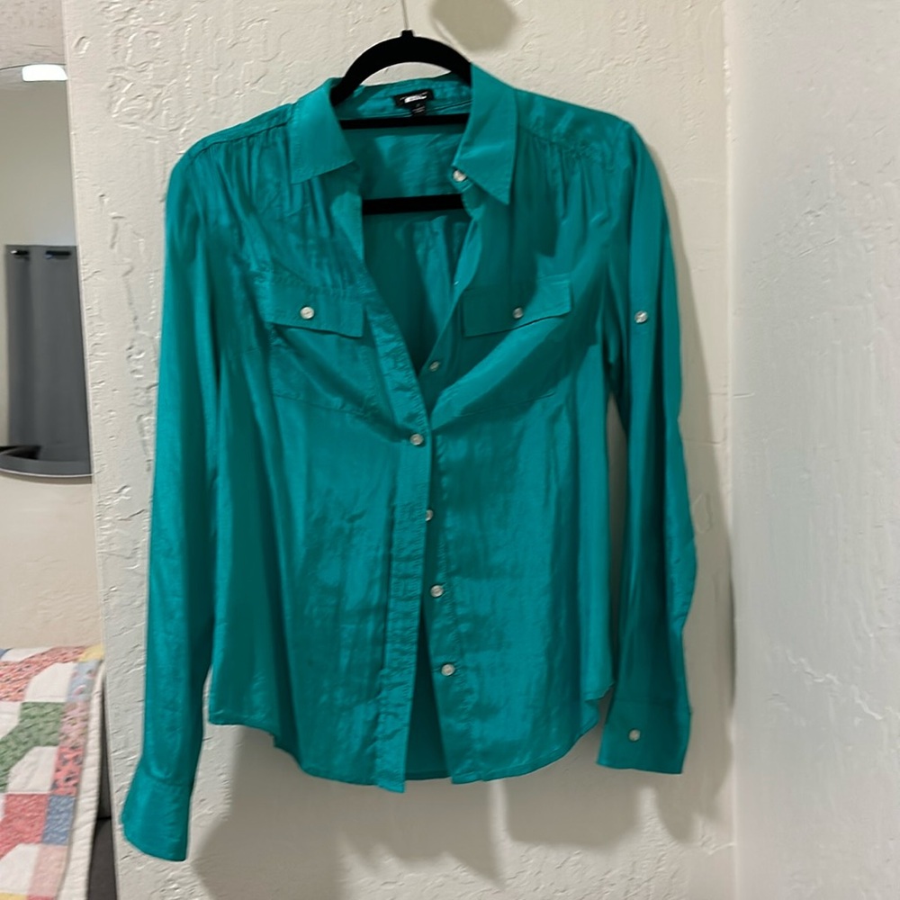 Green Ann Taylor blouse, size 2, 52% silk, freshly dry cleaned